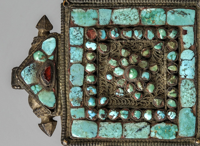 Небесный металл и земное мастерство: тибетские защитные амулеты в коллекции произведений искусства из наследия семьи Рерихов