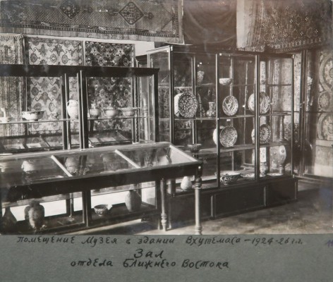Помещение Музея в здании ВХУТЕМАСА (1924-1926 гг. ) Зал Ближнего Востока