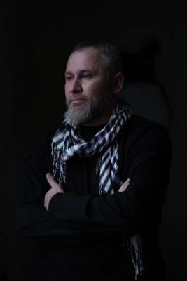 Художник Исмаил Денильханов